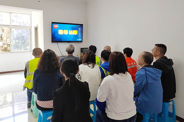 62624f5571168.jpg 觀看黨風(fēng)廉政警示教育片《警鐘長鳴》.jpg