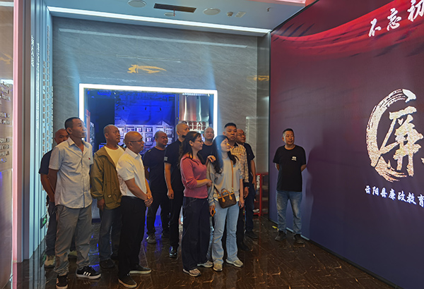 6661130bc1195.jpg 參觀(guān)廉政教育基地2.jpg