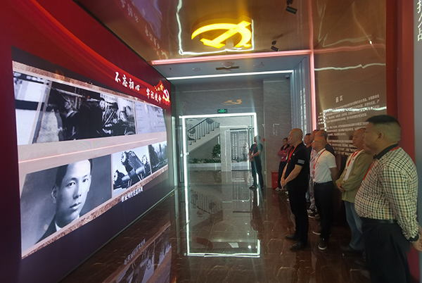 66611311297da.jpg 參觀(guān)廉政教育基地3.jpg